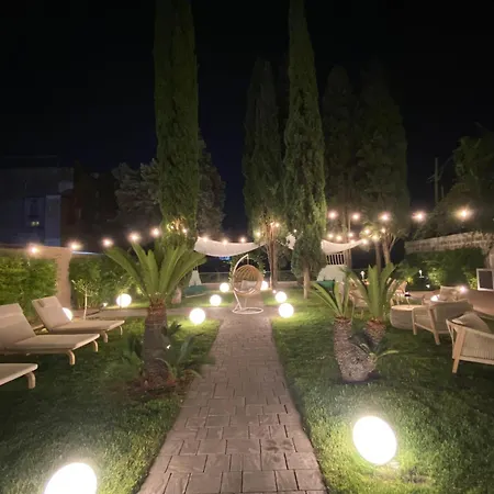 Magical Botanic-Garden Apartments-3